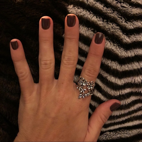 Ancient Silver Flowers Leaves Vine Ring - Picture 2 of 4